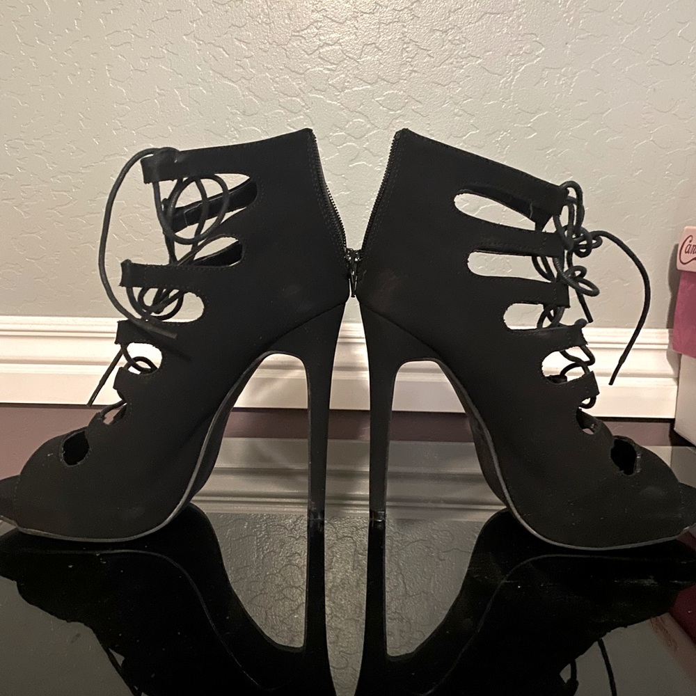 4” black lace up heels size 9